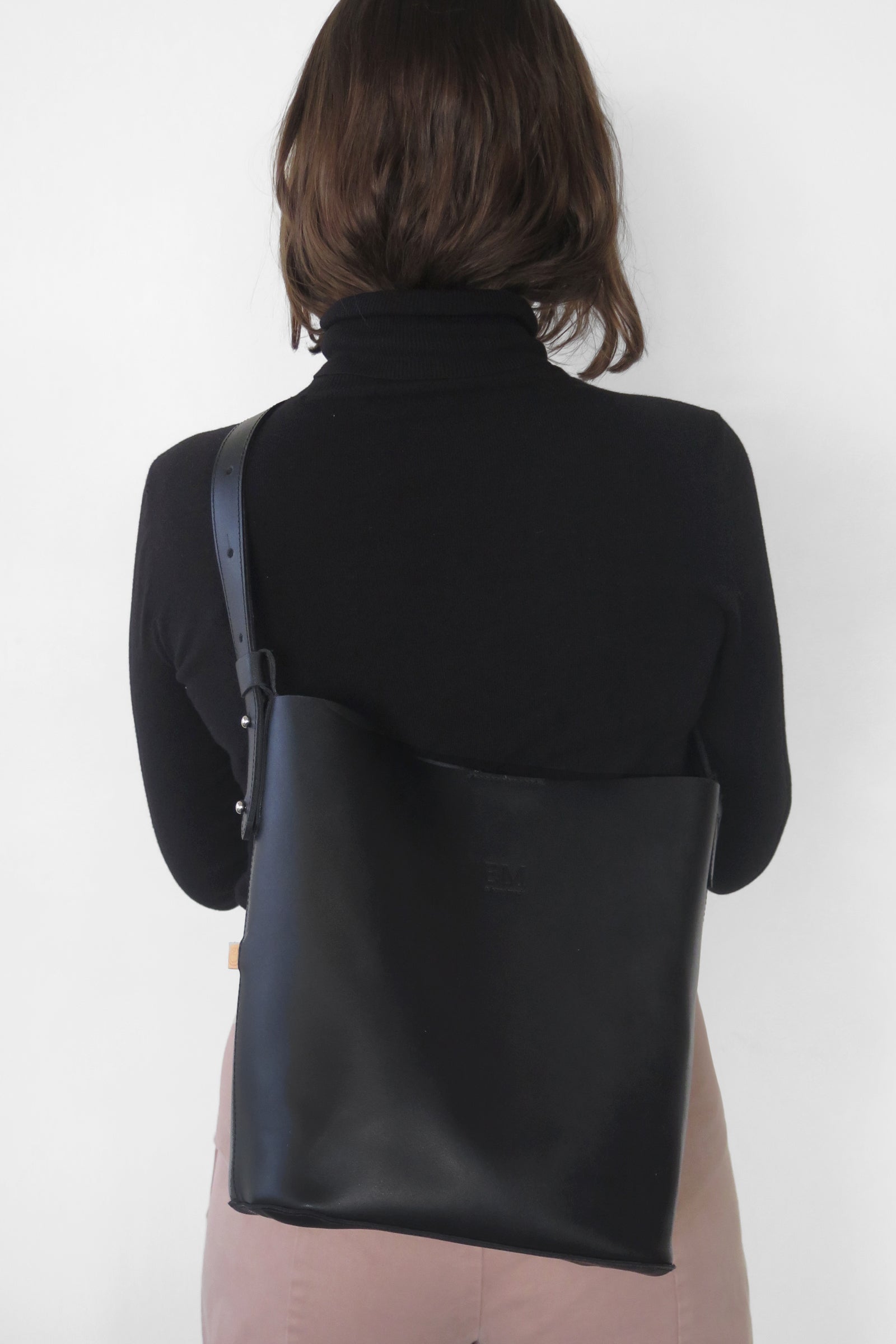 PRE-ORDER Tote N.18 - Negro Brillante Grueso