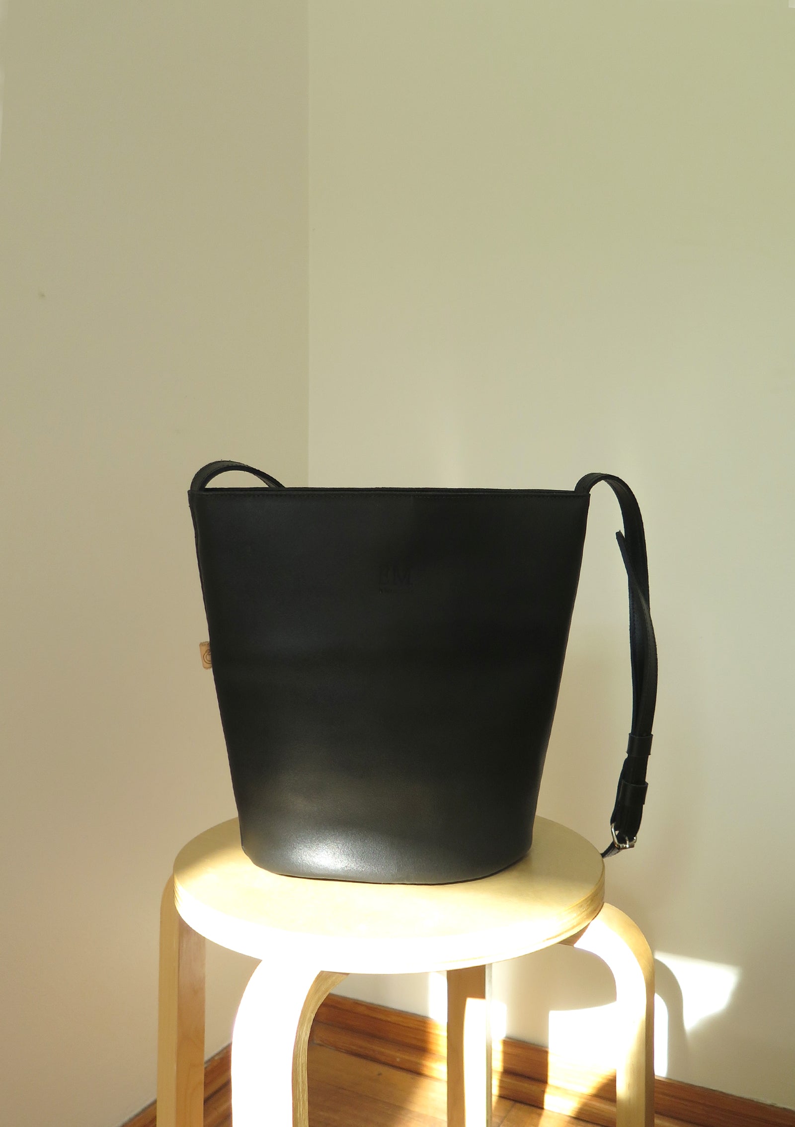 PRE-ORDER Cartera N.27 - Negro Brillante Grueso