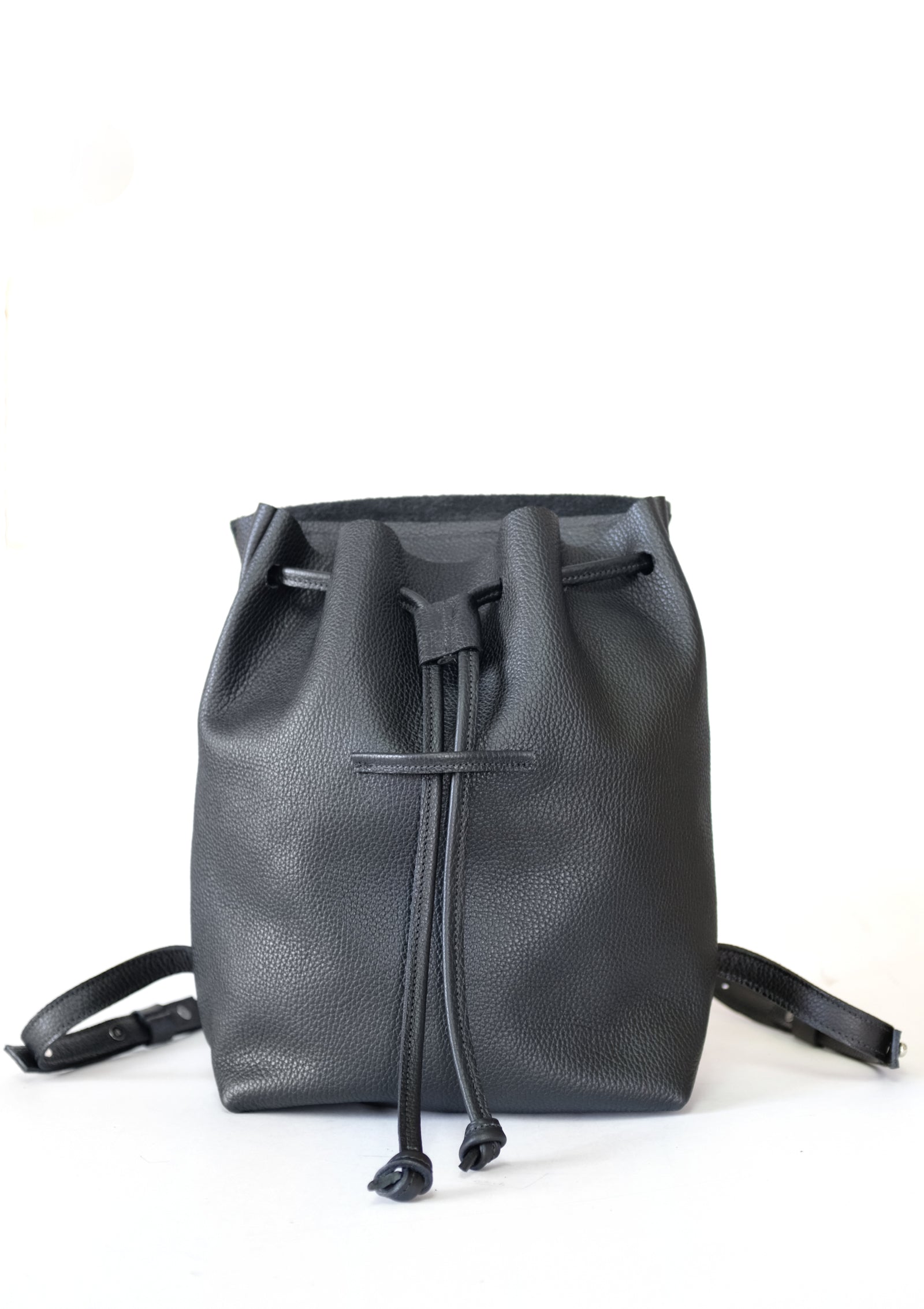 PRE-ORDER Mochila N.1 Med - Negro Grano Soft